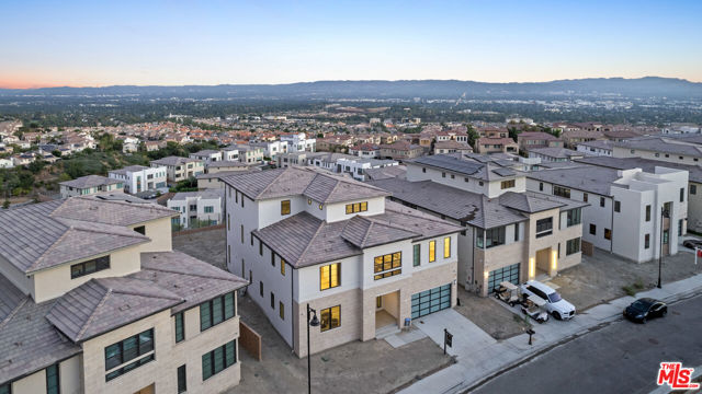 11782 N Hillsborough Lane, Porter Ranch CA: https://media.crmls.org/mediaz/2824e833-3b38-47cf-9a89-bc187edc0566.jpg