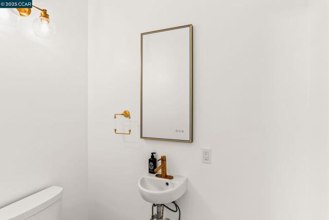 1925 Burnside Ct, Concord CA: https://media.crmls.org/mediaz/28251a79-5847-454d-8f3b-625a8f85736b.jpg
