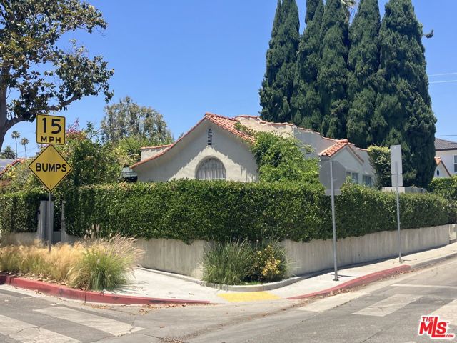 9001 Rosewood Avenue, West Hollywood, California 90048, 2 Bedrooms Bedrooms, ,1 BathroomBathrooms,Single Family Residence,For Sale,Rosewood,24411809
