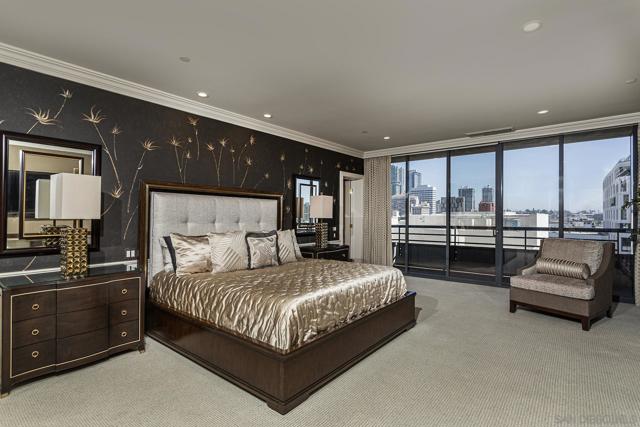 700 Front St, San Diego CA: https://media.crmls.org/mediaz/2826acc3-0270-416f-aa3b-cde871518d95.jpg