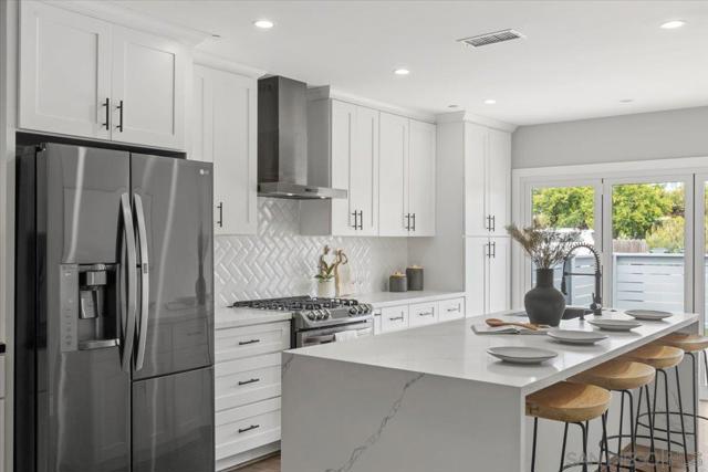 914 10th St, Imperial Beach CA: https://media.crmls.org/mediaz/2826dc0f-1e23-42d9-a048-61285085da6a.jpg