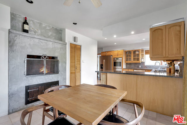 15511 Woodcrest Drive, Sherman Oaks CA: https://media.crmls.org/mediaz/2827af7e-d448-43a4-a010-21a2aed2d91b.jpg