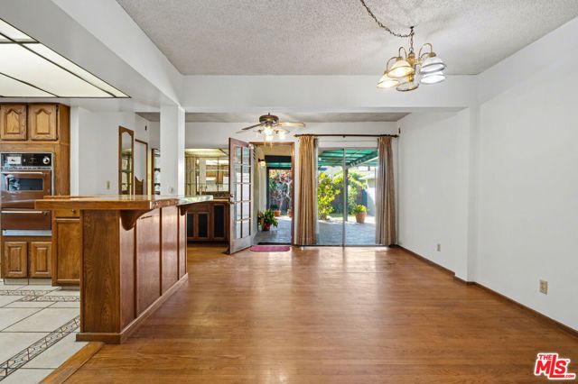 1314 Palms Boulevard, Venice CA: https://media.crmls.org/mediaz/2827b20c-8d2a-4149-9218-6e406c0c57b2.jpg