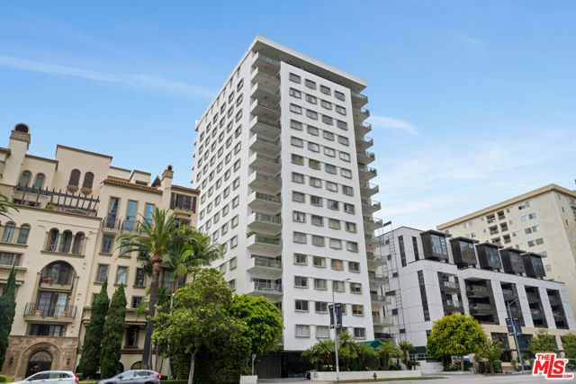 10787 Wilshire Boulevard, Los Angeles CA: https://media.crmls.org/mediaz/28280e24-9001-4bef-847d-3f23a55fef45.jpg