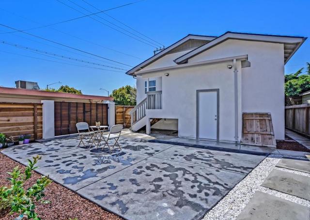 207 E San Luis Street, Salinas CA: https://media.crmls.org/mediaz/28285251-7047-4c6c-80c7-d063e4ff10eb.jpg