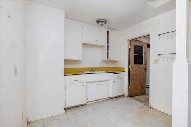 259 & 255 W 6th Street, San Jacinto CA: https://media.crmls.org/mediaz/28285256-85a8-40de-abf6-e5cb7f9cbcf1.jpg