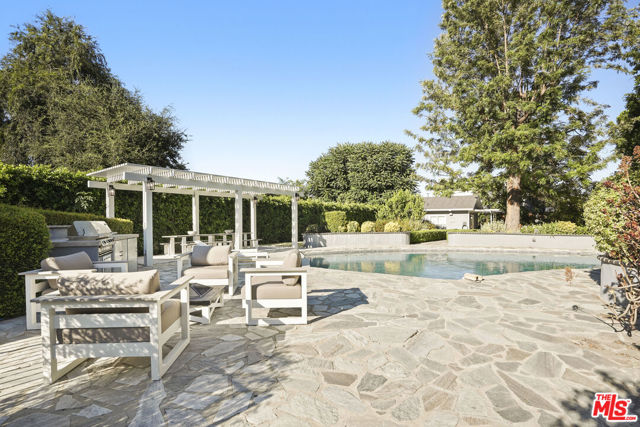 6002 Jumilla Avenue, Woodland Hills CA: https://media.crmls.org/mediaz/28286adb-5377-4176-8987-31f7dc268ca2.jpg