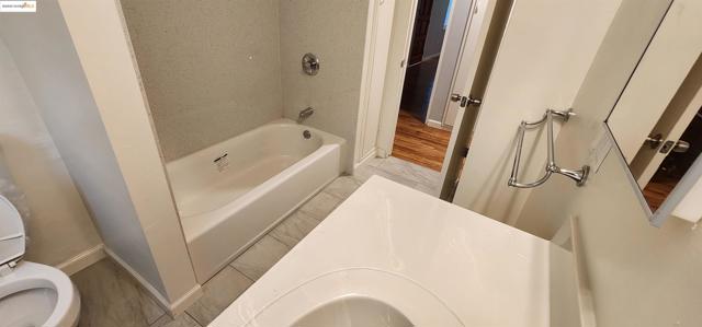 3009 Park Blvd, Oakland CA: https://media.crmls.org/mediaz/282887e3-d8db-4aab-9b62-dfdf74dc8b09.jpg