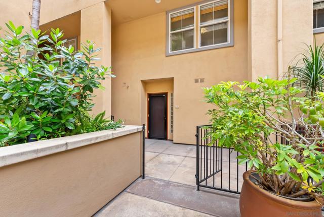 301 W G St, San Diego CA: https://media.crmls.org/mediaz/28290ba3-8fc8-418e-b656-98271da5095e.jpg