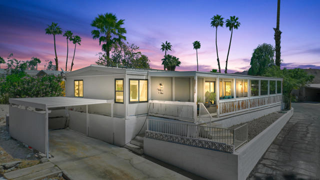 39 Country Club Drive, Palm Desert CA: https://media.crmls.org/mediaz/282915ed-c8db-4eb1-b59f-0dc3aba76bcc.jpg