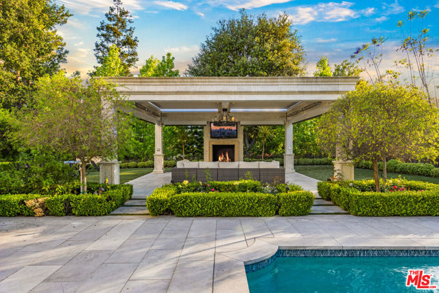 3170 KINGS Court, Los Angeles CA: https://media.crmls.org/mediaz/28295d1e-4cbf-4bb0-bc64-ef1ce0bb779d.jpg