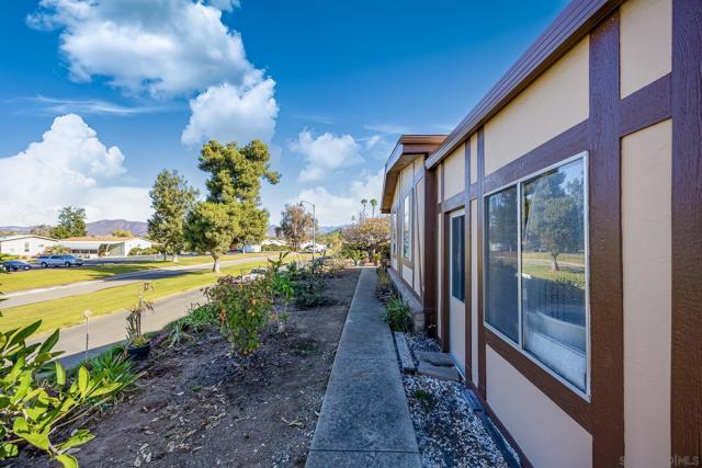 4650 Dulin Rd, Fallbrook CA: https://media.crmls.org/mediaz/282a2aa8-bcef-4f76-a1e9-9d995f89fe42.jpg