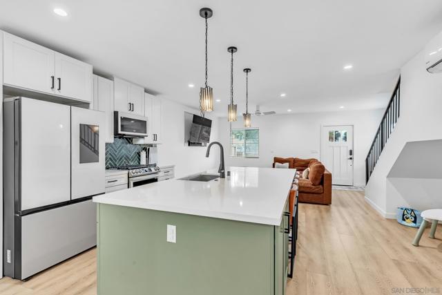 2146 Franklin Ave, San Diego CA: https://media.crmls.org/mediaz/282a3016-c17a-4e73-b9c6-940018854f9d.jpg