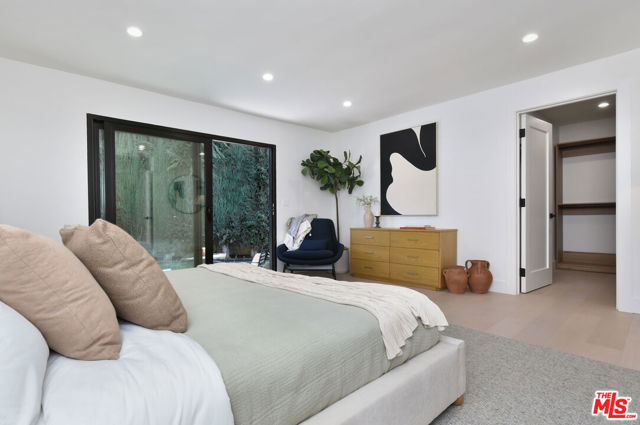 15431 Milbank Street, Encino CA: https://media.crmls.org/mediaz/282ae5a9-406b-4fba-9779-afd89e136359.jpg