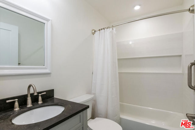 1710 Santa Paula Place, Glendale CA: https://media.crmls.org/mediaz/282b0850-c7a8-4b78-8d22-b7a0c9606495.jpg