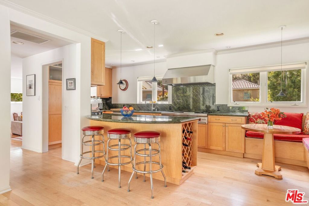 MLS #25590401 image #10