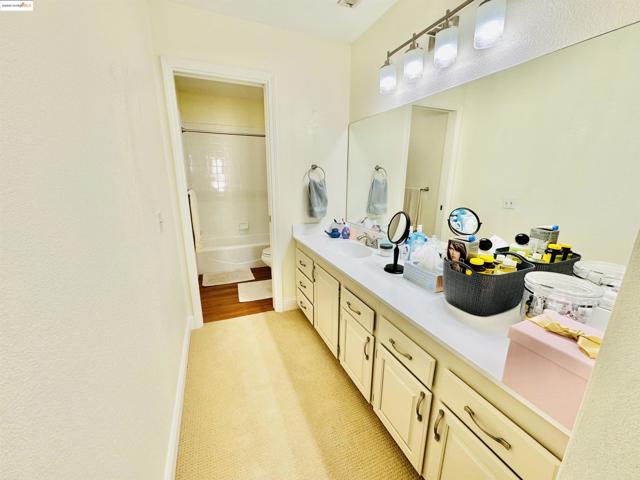 61 Bridle Path Ln, Novato CA: https://media.crmls.org/mediaz/282b9fa5-acfd-4f89-b1f2-d31639fd7159.jpg