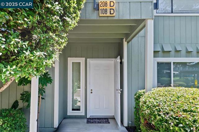 108 Compton Circle, San Ramon CA: https://media.crmls.org/mediaz/282bc743-ad3c-455e-8ab5-953810897880.jpg