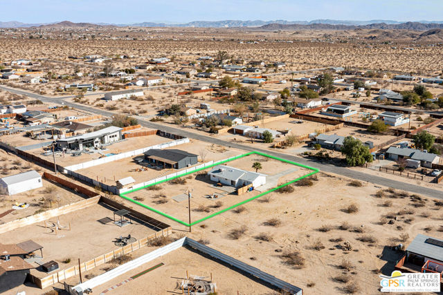 4742 Avenida La Flora Desierta, Joshua Tree CA: https://media.crmls.org/mediaz/282c6f4a-e94a-4e3b-9c94-0ef45654ca3e.jpg