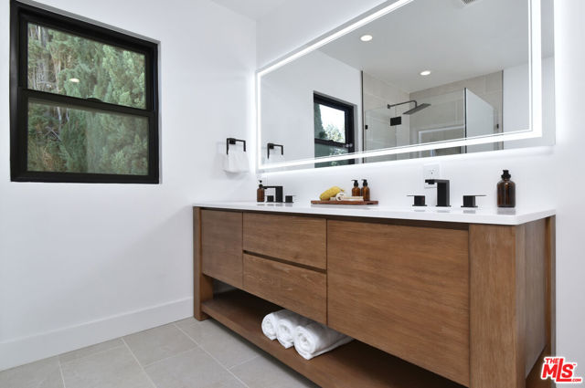 15431 Milbank Street, Encino CA: https://media.crmls.org/mediaz/282c7308-c87c-4f3d-9516-3e2729573b73.jpg