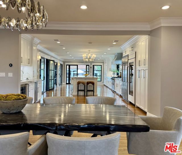 18625 Wells Drive, Tarzana CA: https://media.crmls.org/mediaz/282ccdde-7e40-421b-987b-e6183ab3dd22.jpg