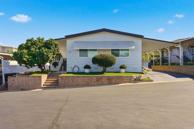 1195 La Moree, San Marcos CA: https://media.crmls.org/mediaz/282d0403-0baf-4d87-b18c-60035d7631e9.jpg