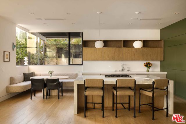 815 N Tigertail Road, Los Angeles CA: https://media.crmls.org/mediaz/282d97fb-7e4c-4ee7-a714-ae2acfd9b76f.jpg