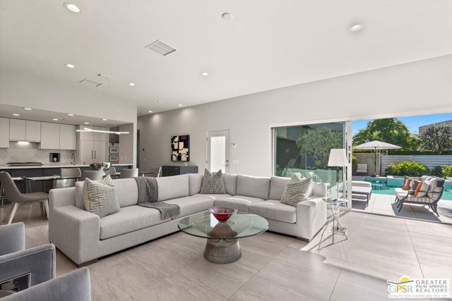 1062 Hunter Drive, Palm Springs CA: https://media.crmls.org/mediaz/282e8293-ac5e-4d4f-bc52-f38873fb7cd3.jpg