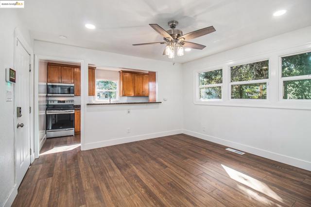 515 W 9Th St, Antioch CA: https://media.crmls.org/mediaz/282ea2d9-54da-45f6-a8ff-b8df3c5f7897.jpg