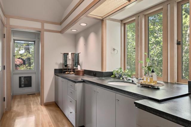 25 Toro Court, Portola Valley CA: https://media.crmls.org/mediaz/282ea4fe-b9a4-4596-850c-ee6b5cb85c5d.jpg