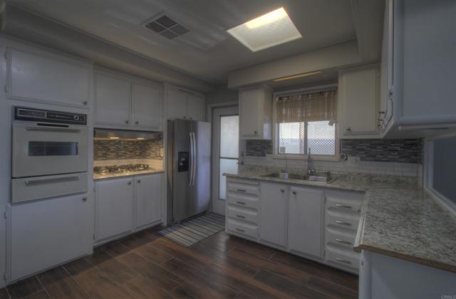 211 N Citrus Avenue, Escondido CA: https://media.crmls.org/mediaz/282efdc1-7761-4b67-b412-221b2cfd69f6.jpg