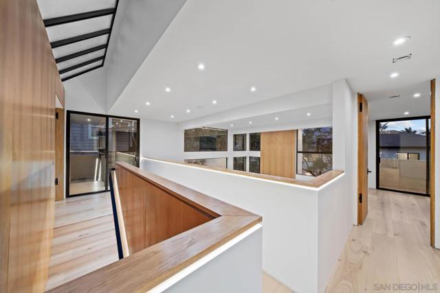 7372 76 Fay Ave, La Jolla CA: https://media.crmls.org/mediaz/282f3882-d072-4f99-a8af-6a09ba5b57d4.jpg