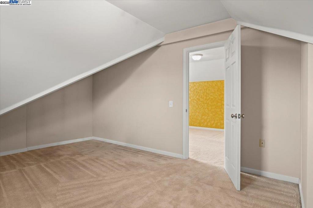 https://media.crmls.org/mediaz/282fc9ac-ba0e-49d5-ae6d-e0cd4c0a1fe5.jpg?preset=X-Large