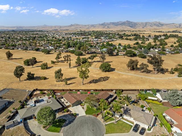60 Dots Circle, Hollister CA: https://media.crmls.org/mediaz/282fcde0-3149-45ea-a248-a0f8ddc51b22.jpg