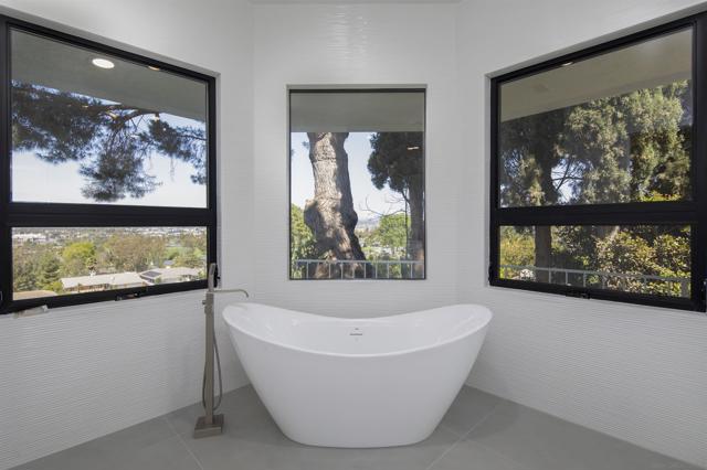 1561 La Plaza, San Marcos CA: https://media.crmls.org/mediaz/282fde80-9e73-463b-8571-e5d26e144ee5.jpg