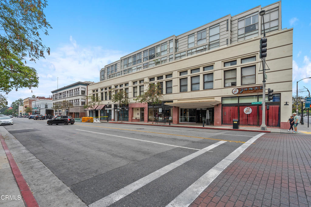 35 N Raymond Avenue #210