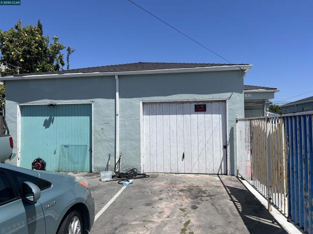 2143 Sanford Ave, San Pablo CA: https://media.crmls.org/mediaz/28302887-4ed9-43c7-85dd-fe4d3f400306.jpg