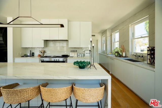 546 N Mccadden Place, Los Angeles CA: https://media.crmls.org/mediaz/2830de8c-fc2a-4769-b2df-2ab41f8bdf78.jpg