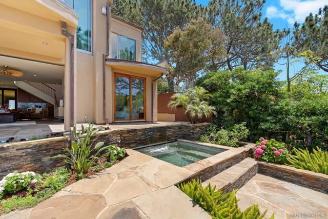 354 Ocean View Ave, Del Mar CA: https://media.crmls.org/mediaz/2830e67e-64cb-4ba4-aaa6-a81024480ee1.jpg
