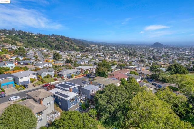 2023 Mira Vista Dr, El Cerrito CA: https://media.crmls.org/mediaz/2830f523-bd27-42ad-9b61-0d1320380eef.jpg