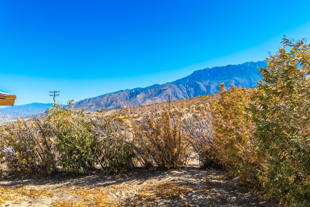 https://media.crmls.org/mediaz/2830fe09-d5eb-482f-891e-f6a8cb8d7e16.jpg?preset=X-Large