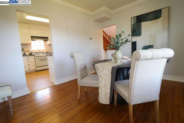 828 Everett Ave, Oakland CA: https://media.crmls.org/mediaz/28314be9-9f81-43a3-93b7-d80b4baec82d.jpg