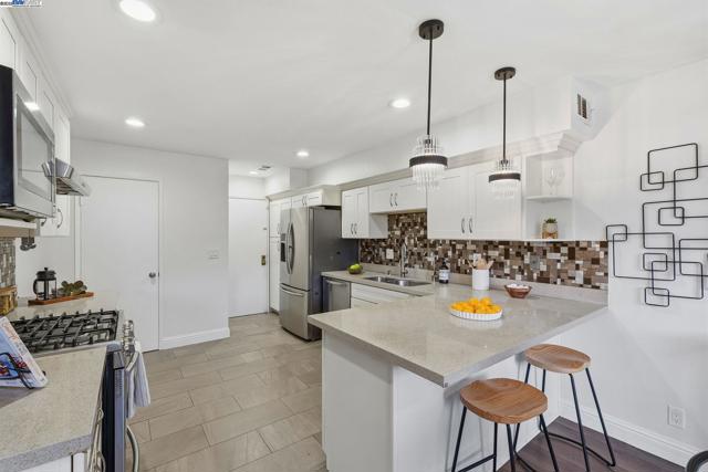 2907 Wilson Cmn, Fremont CA: https://media.crmls.org/mediaz/28324633-6b3e-4df4-ae66-e179d831b8ef.jpg