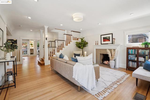2732 Stuart St, Berkeley CA: https://media.crmls.org/mediaz/28325d2d-7032-42fc-a6f4-59ea581a7aec.jpg
