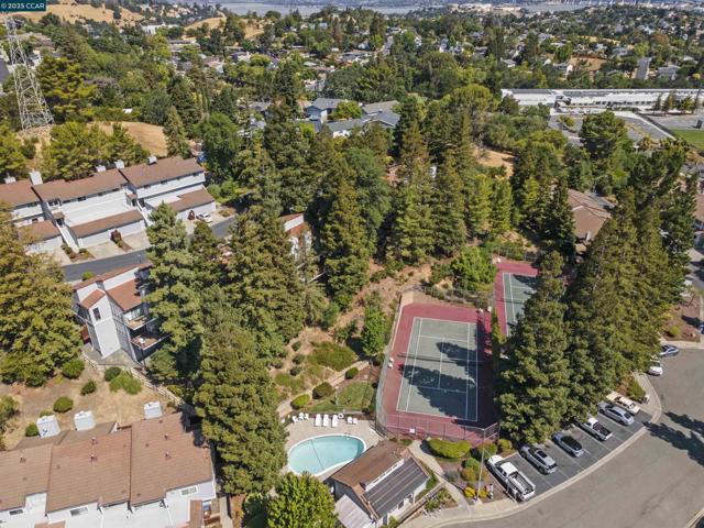 321 Via Cordova Ln, Martinez CA: https://media.crmls.org/mediaz/2832c508-cdd0-4d6e-9c29-45a8a0b5bf20.jpg