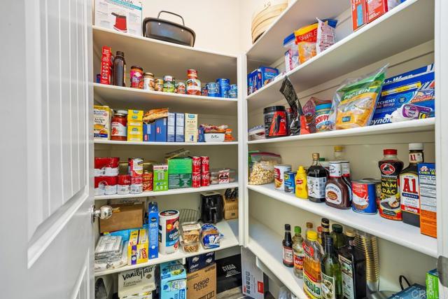 Detail Gallery Image 6 of 58 For 219 Flores Ln, Vista,  CA 92083 - 4 Beds | 2/1 Baths