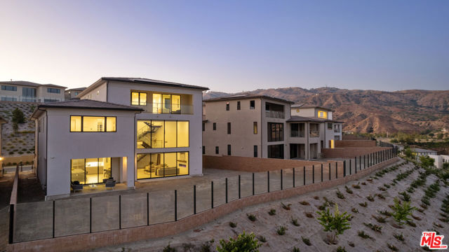 11782 N Hillsborough Lane, Porter Ranch CA: https://media.crmls.org/mediaz/2833873f-2bf1-49a7-b8f4-34324a78e639.jpg