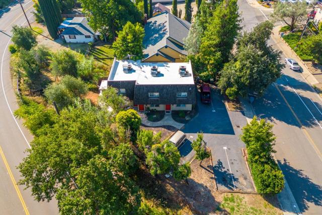 2429 Court Street, Redding CA: https://media.crmls.org/mediaz/2833f5a8-7411-4e97-baa5-b38dcd621e05.jpg