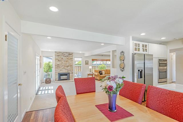 3335 Cornish Ct, Fremont CA: https://media.crmls.org/mediaz/28341046-4d96-428f-855a-623cc3b8899c.jpg