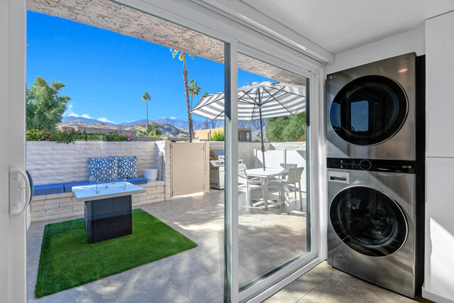 2101 Los Patos Drive, Palm Springs CA: https://media.crmls.org/mediaz/28343184-5988-460c-a88c-e0435684a424.jpg
